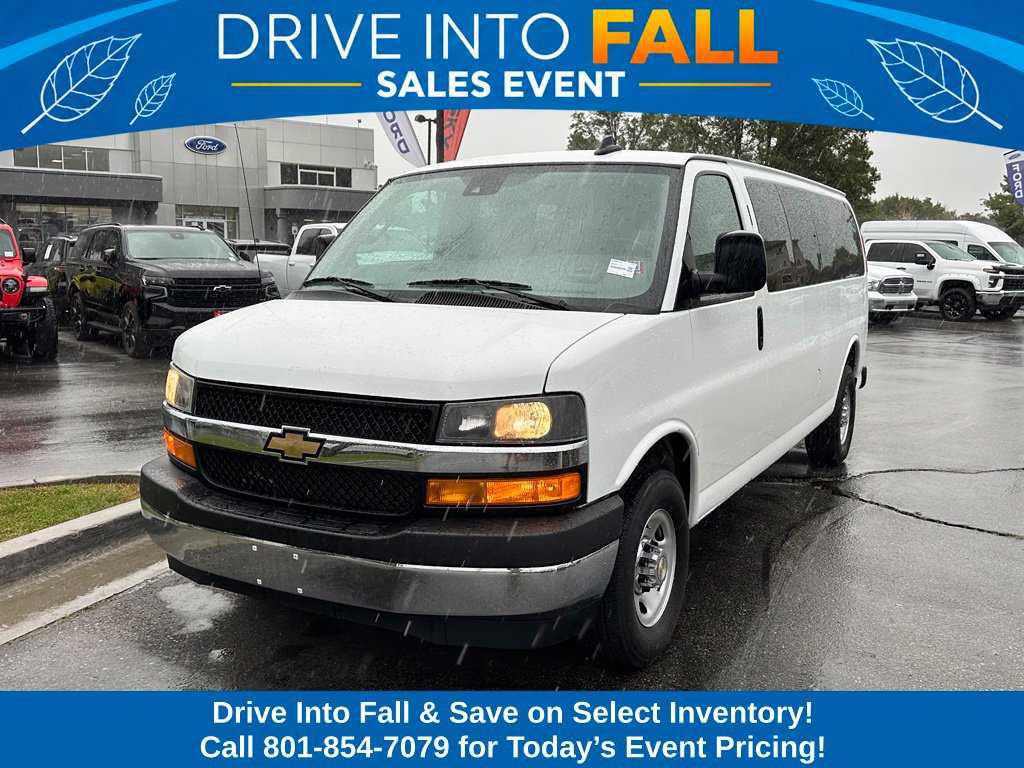 Used 2025 Chevrolet Express 3500 LT w/ LT Preferred Equipment Group RWD image 2