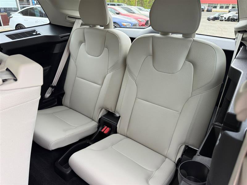 Used 2021 Volvo XC90 T6 Momentum w/ Climate Package AWD/4WD image 21