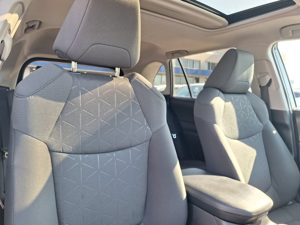 Used 2022 Toyota RAV4 XLE w/ Convenience Package FWD image 25