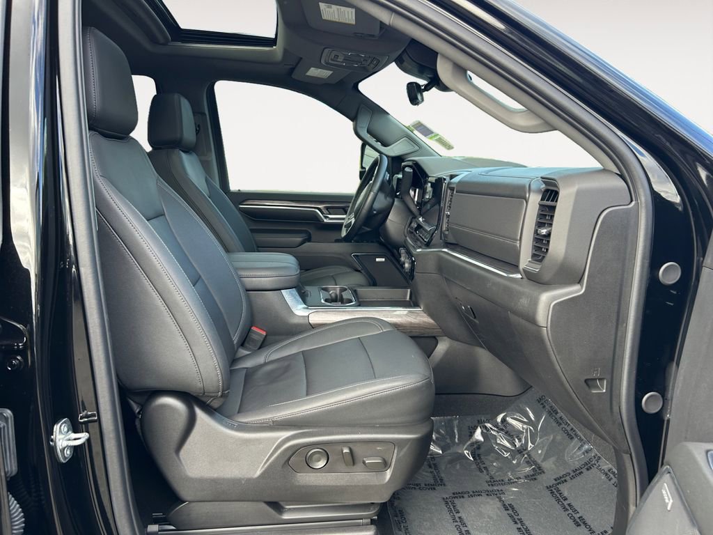 Used 2024 Chevrolet Silverado 2500 LTZ w/ LTZ Plus Package image 10