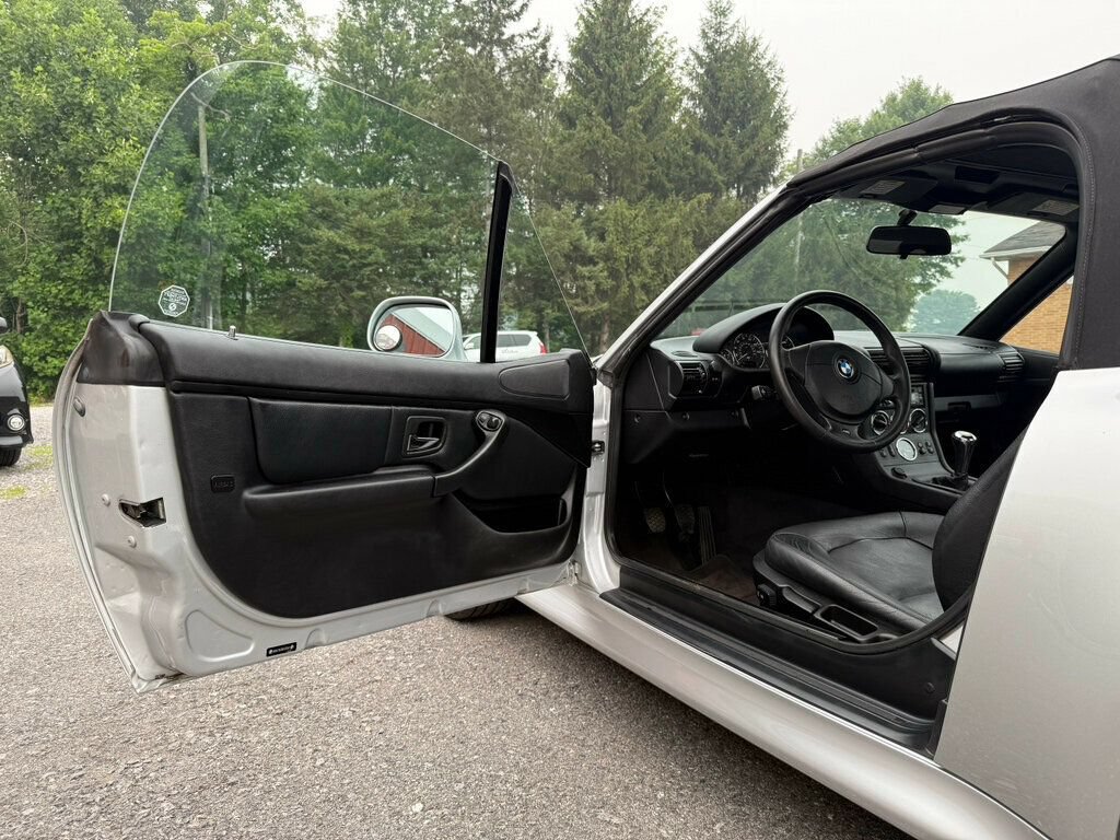 Used 2001 BMW Z3 3.0i RWD image 16
