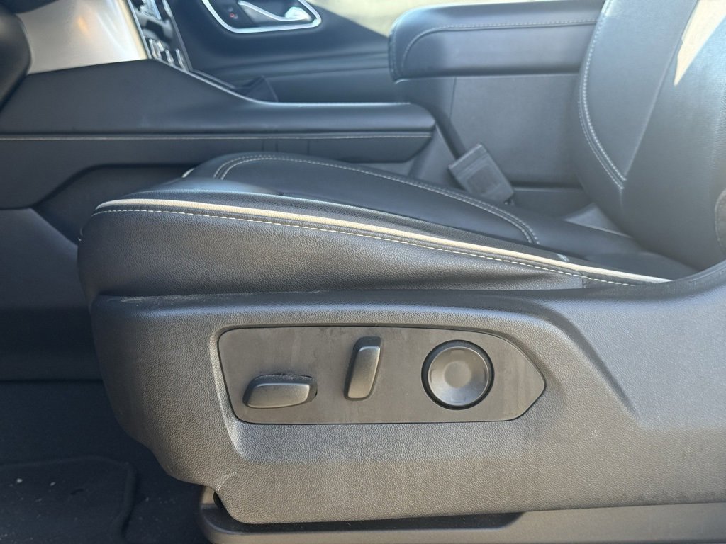 Used 2023 Chevrolet Suburban Premier image 12