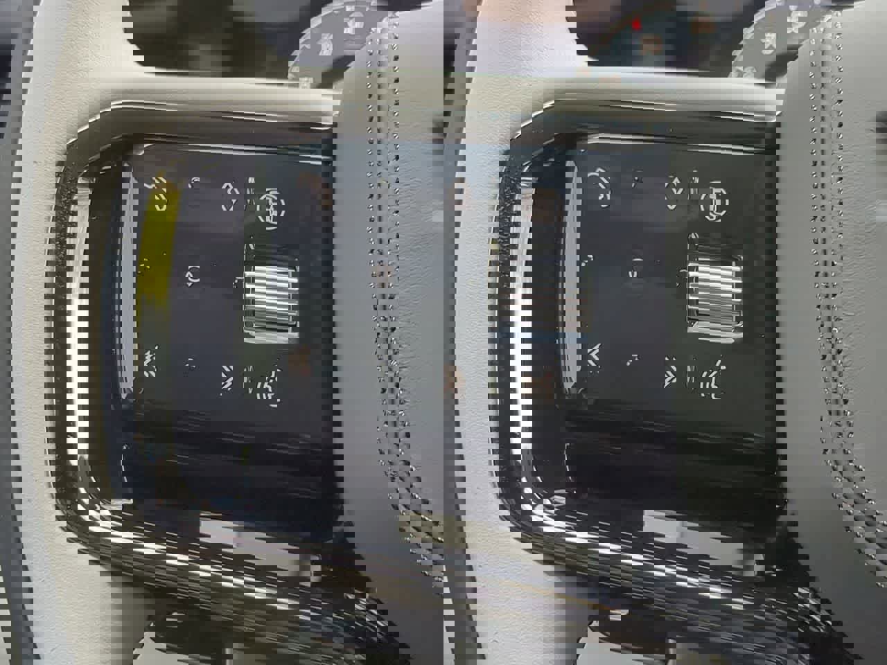 New 2026 Land Rover Range Rover Velar Dynamic SE image 26