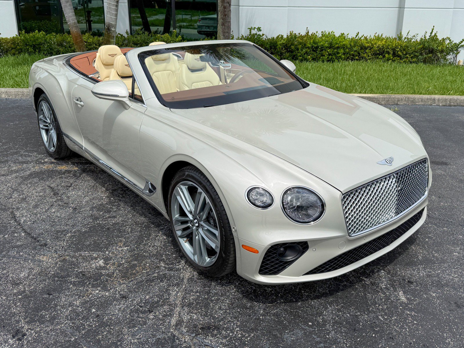 Used 2023 Bentley Continental GT Mulliner AWD/4WD image 10
