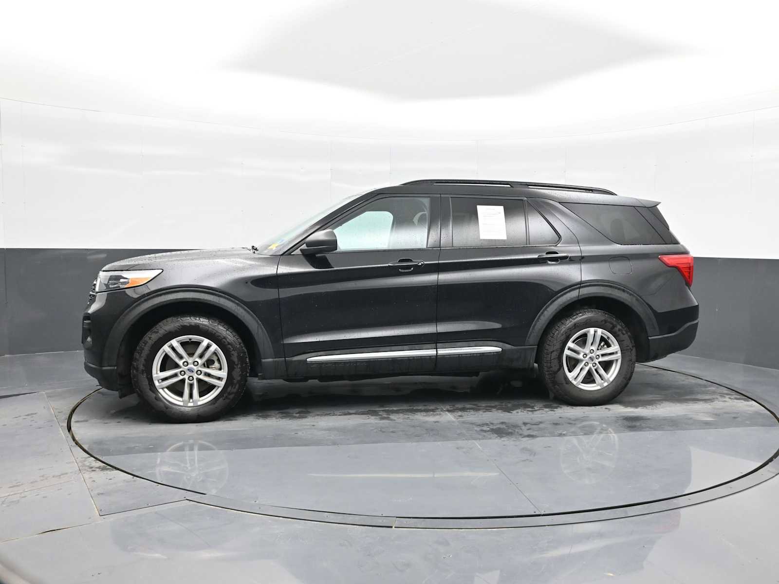 Used 2022 Ford Explorer XLT image 5