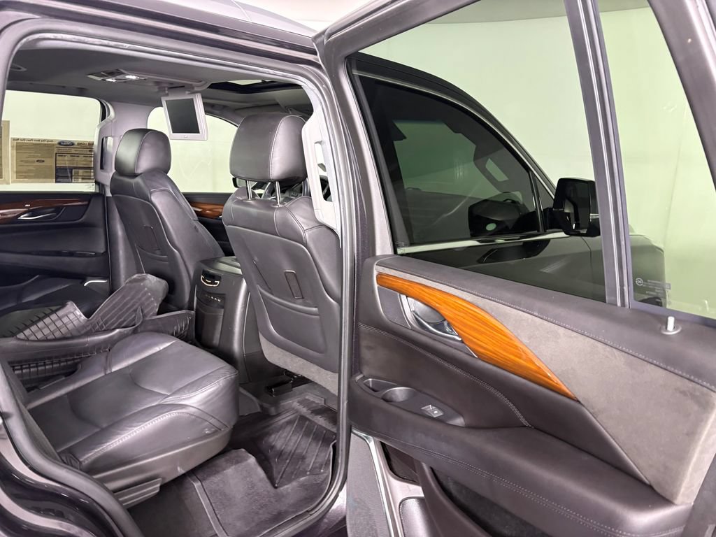 Used 2018 Cadillac Escalade Premium Luxury AWD/4WD image 36