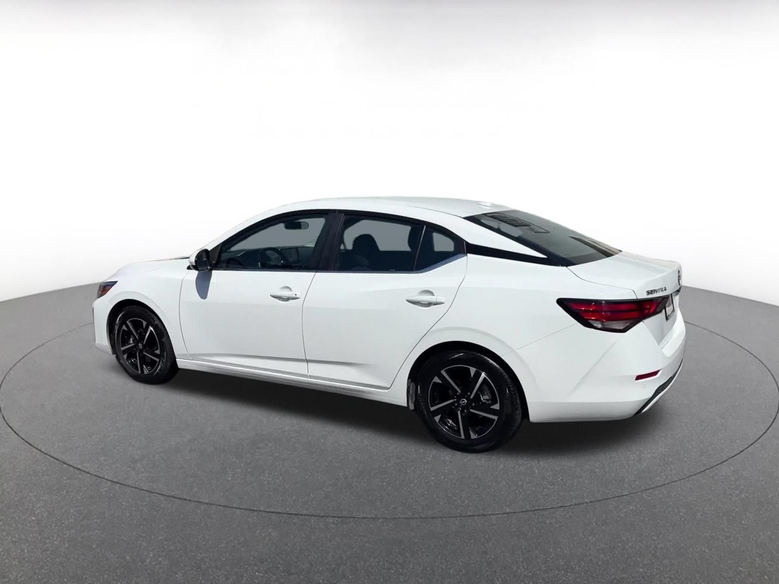 Used 2025 Nissan Sentra SV FWD image 8