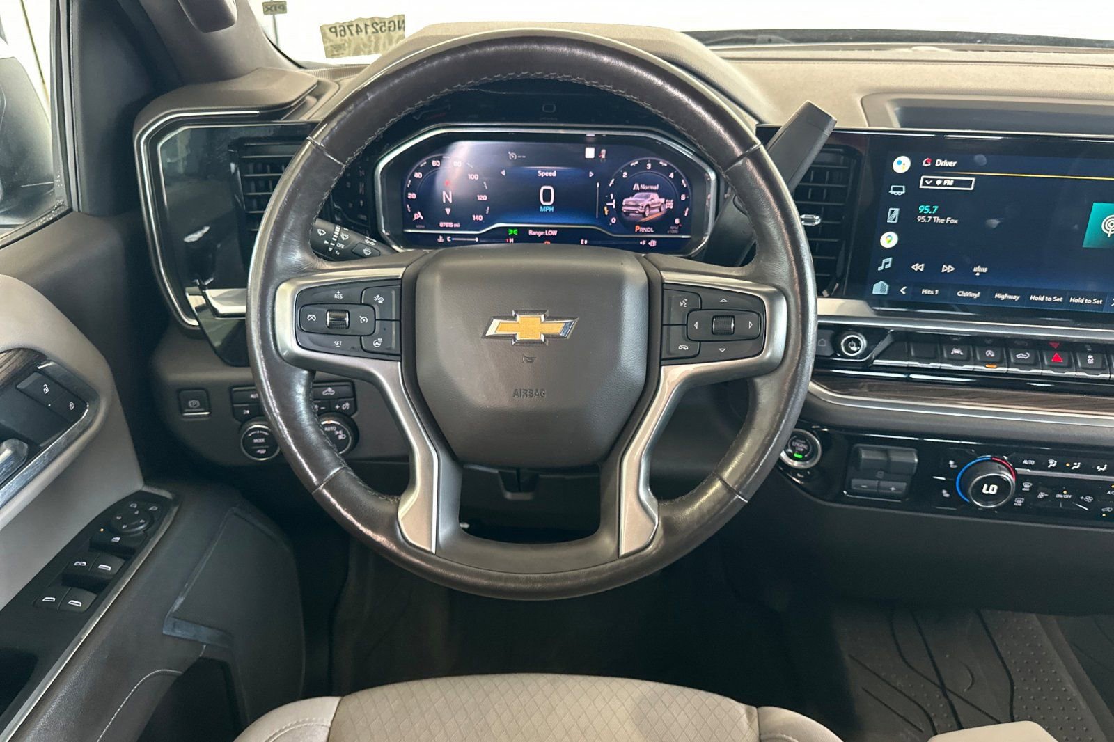 Used 2022 Chevrolet Silverado 1500 LT w/ Convenience Package II image 14