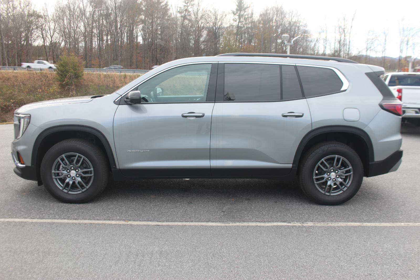 New 2025 GMC Acadia Elevation image 4