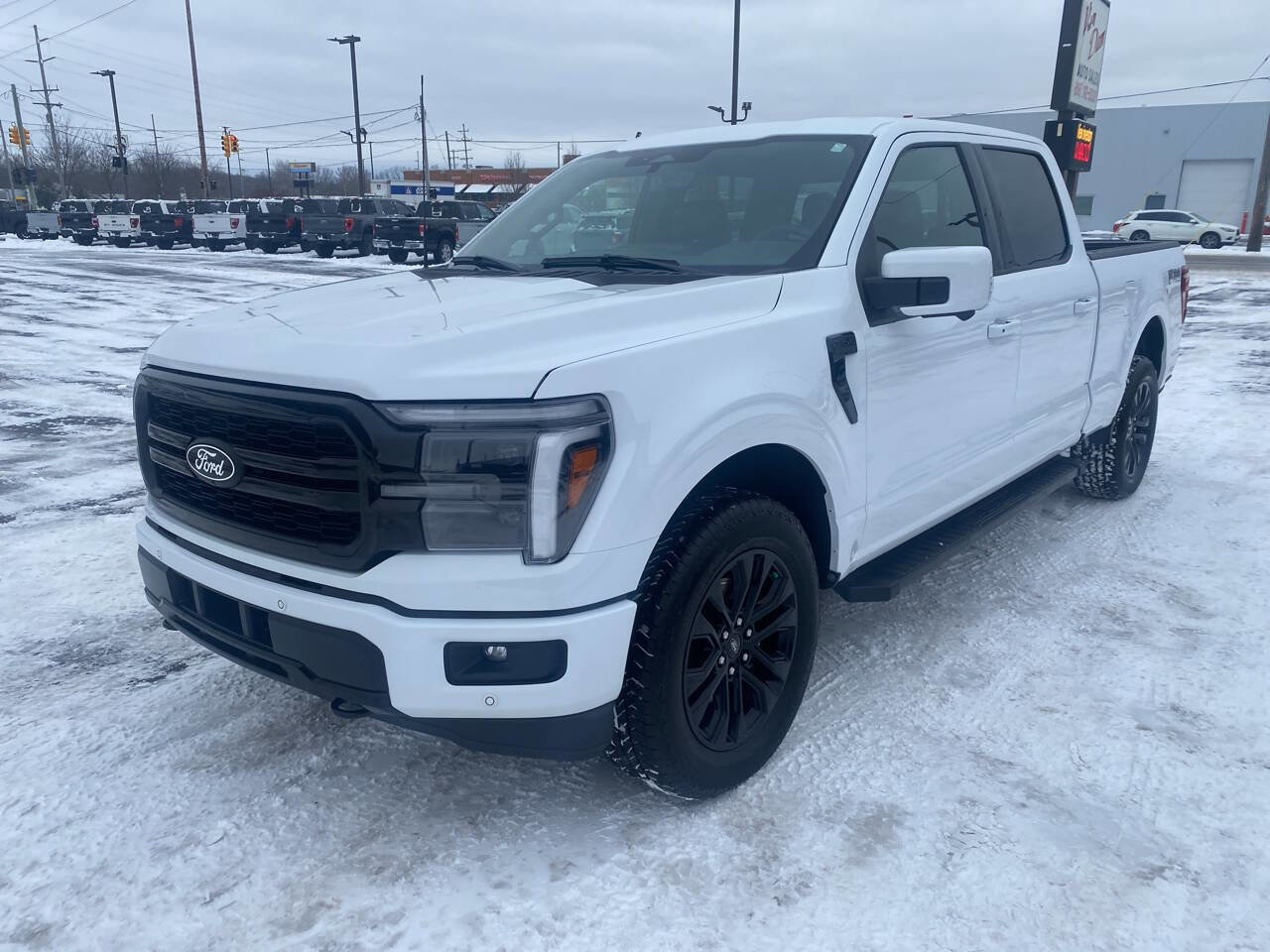 Used 2025 Ford F150 Lariat w/ FX4 Off-Road Package image 6