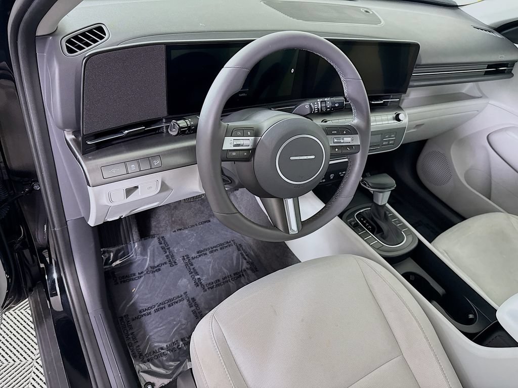 Certified 2025 Hyundai Kona SEL AWD/4WD image 18