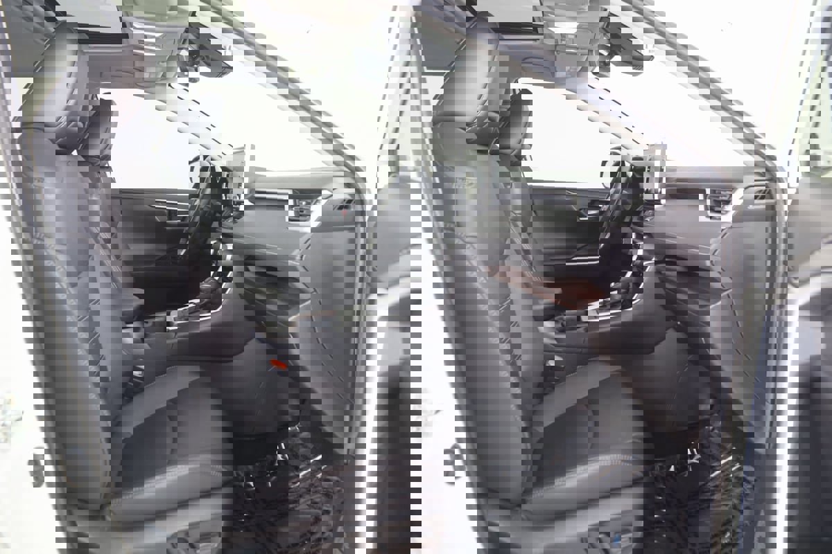 Used 2022 Toyota RAV4 Limited image 12