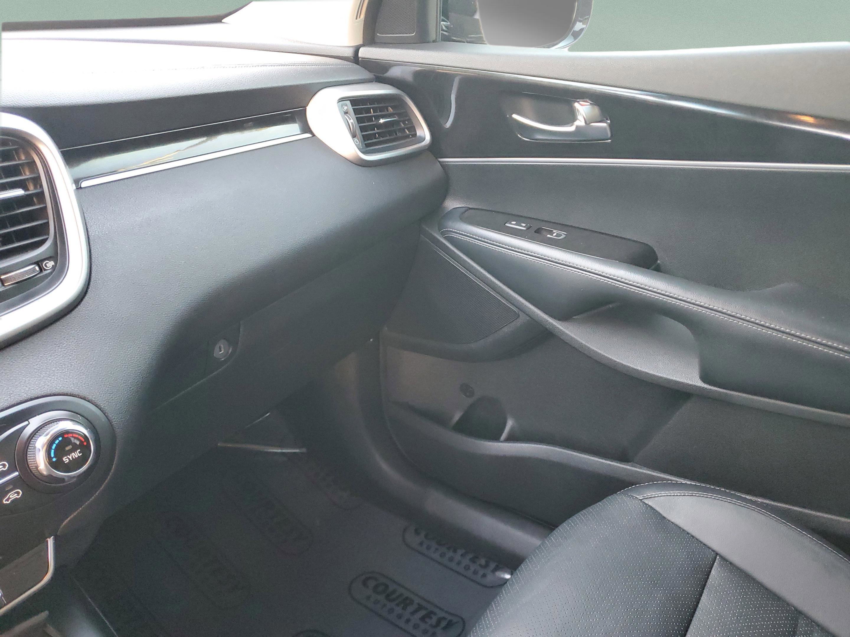 Used 2017 Kia Sorento LX image 23