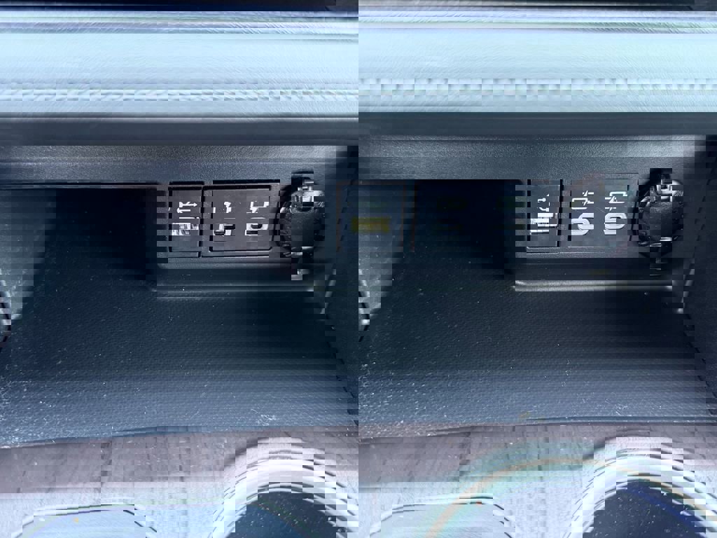 Used 2023 Toyota Highlander Limited image 28