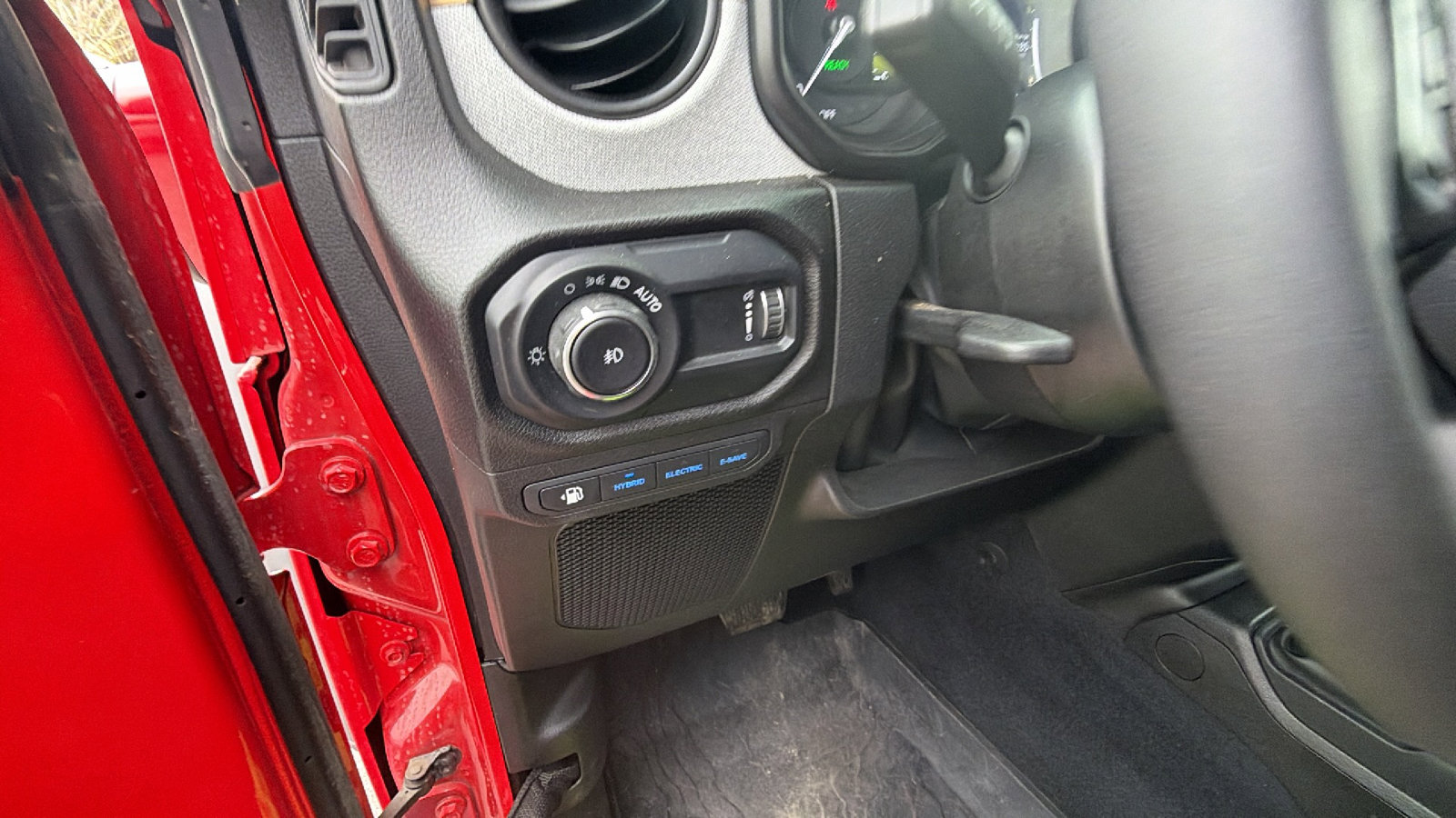 Used 2025 Jeep Wrangler Willys AWD/4WD image 25