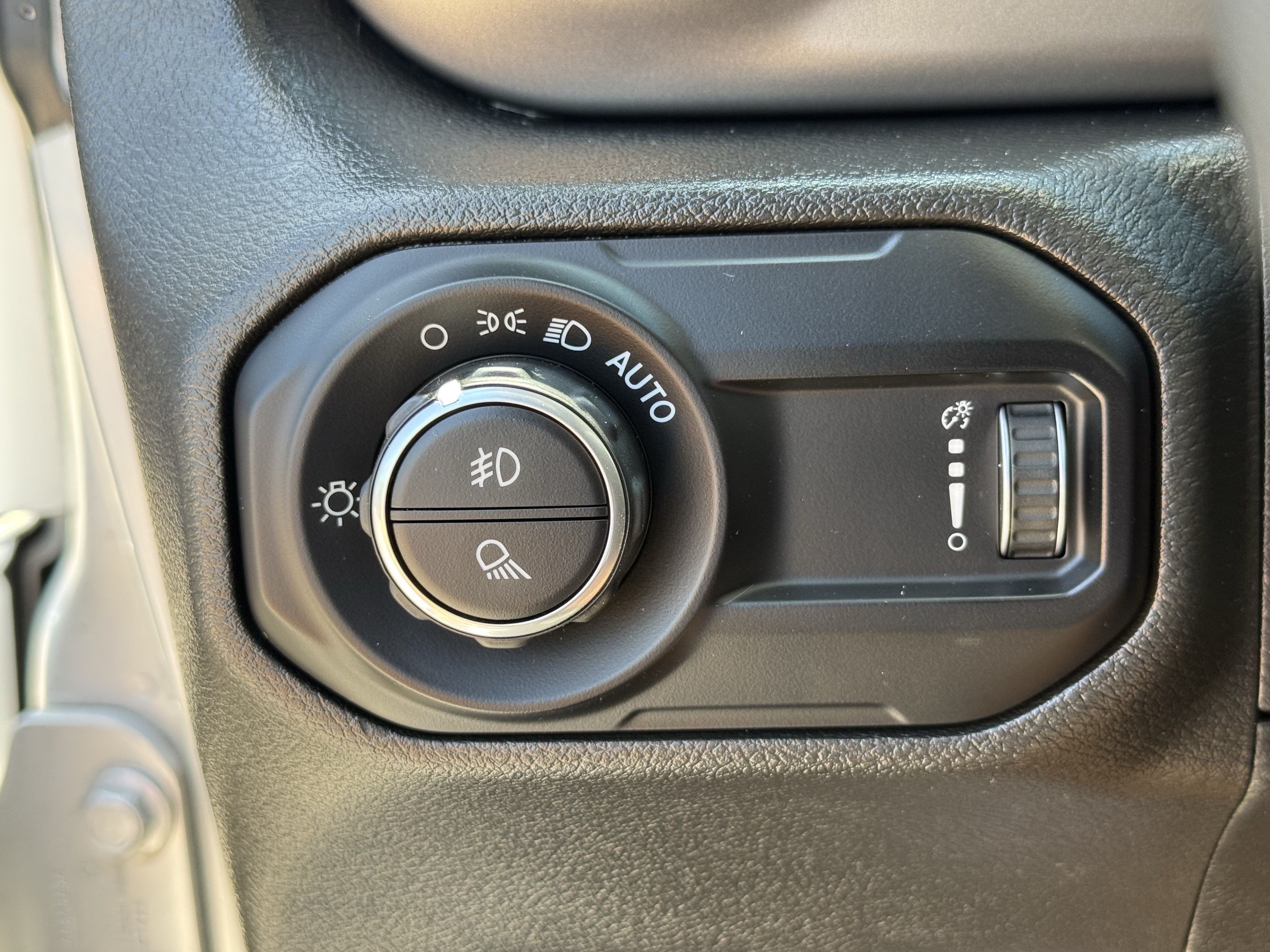 Used 2023 Jeep Gladiator Sport AWD/4WD image 26