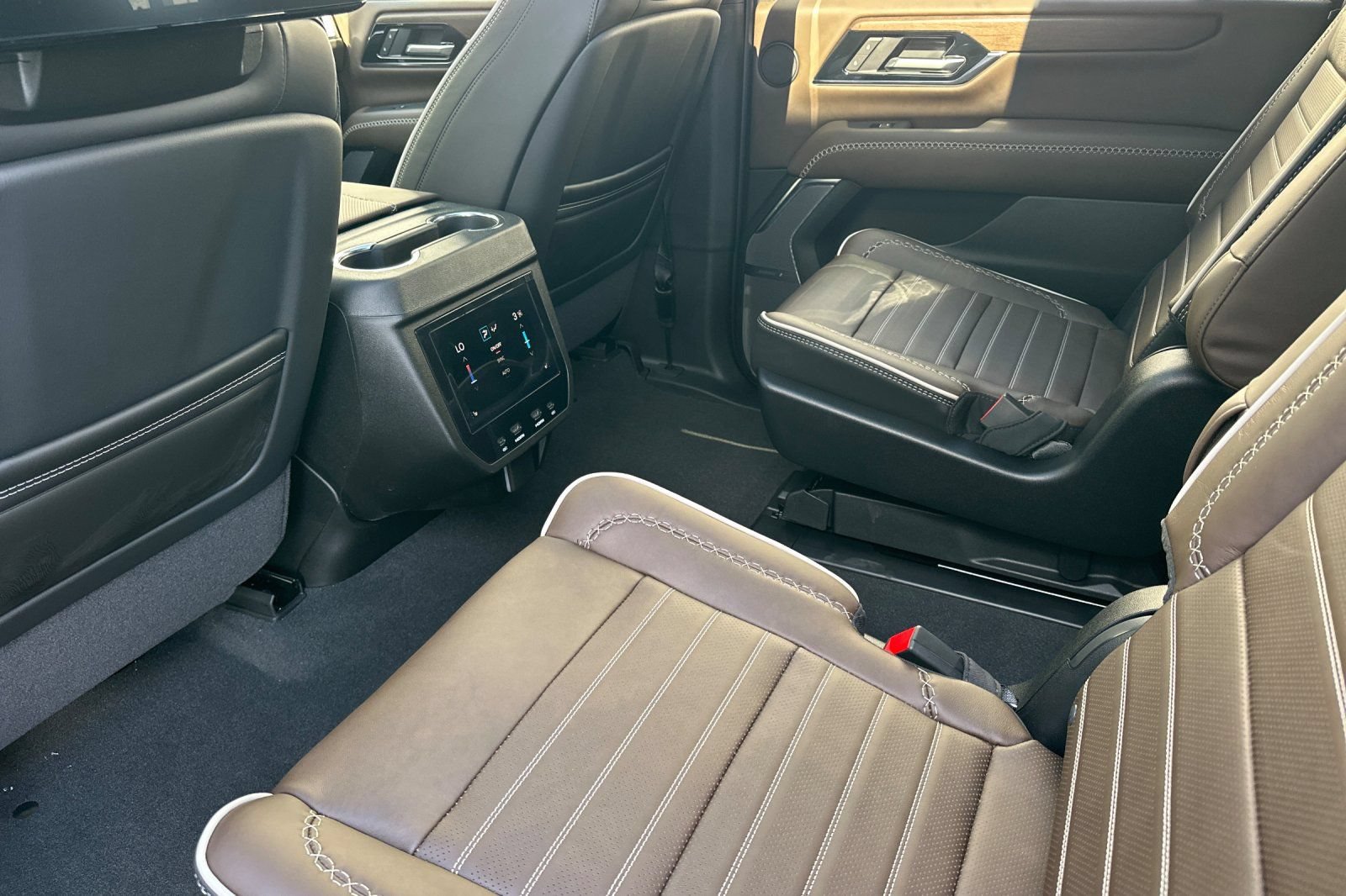New 2026 GMC Yukon XL Denali Ultimate AWD/4WD image 9