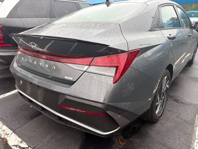 Certified 2025 Hyundai Elantra SEL FWD image 9