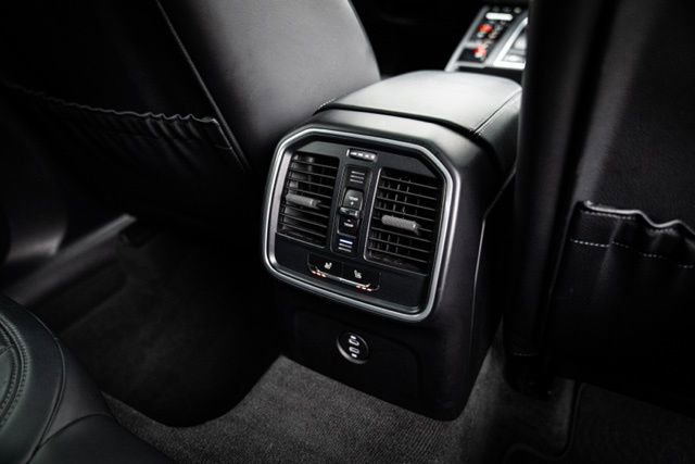 Used 2022 Porsche Macan S w/ Premium Package Plus image 46