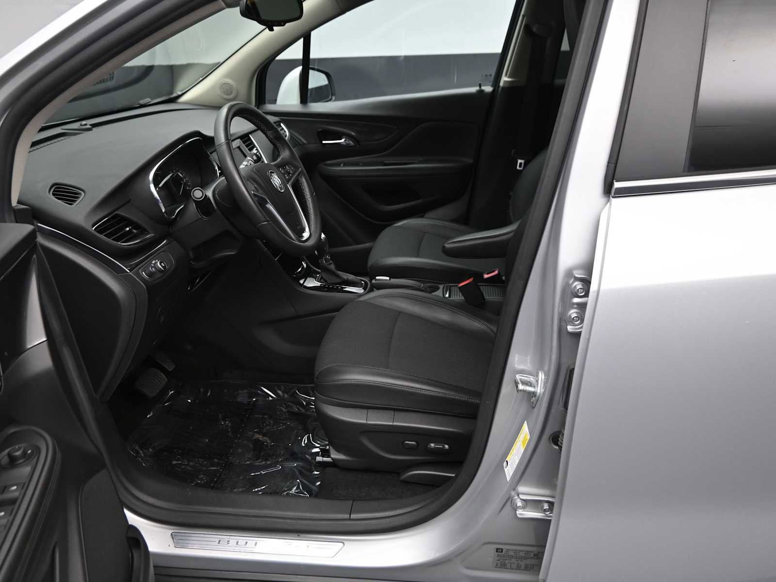 Used 2022 Buick Encore Preferred w/ Safety Package AWD/4WD image 5