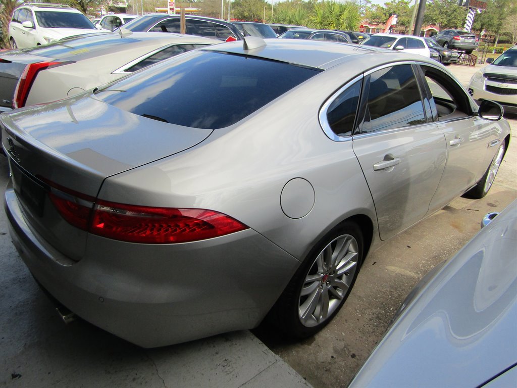Used 2016 Jaguar XF Prestige RWD image 4