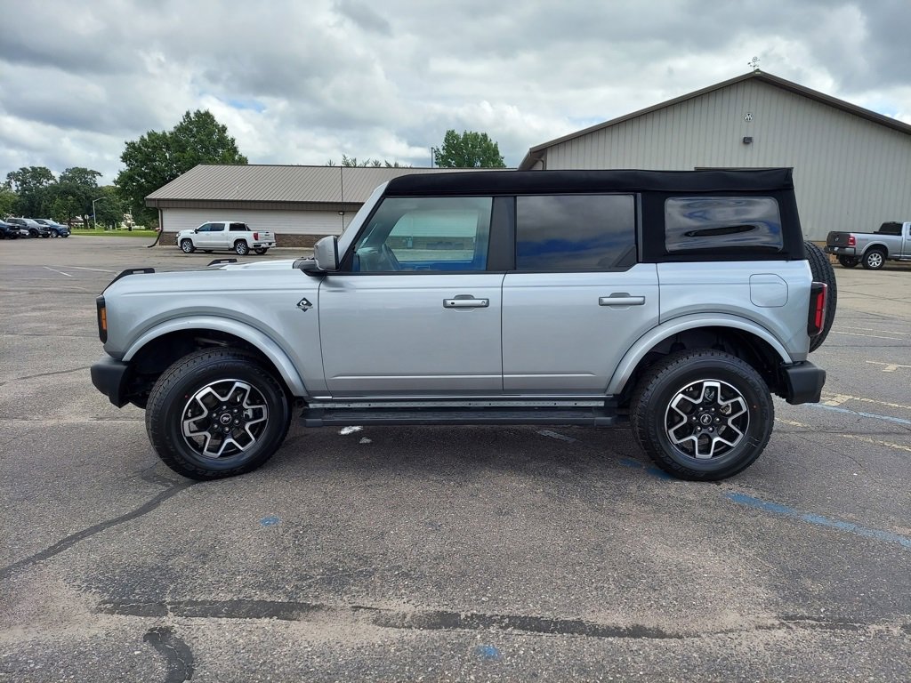 Used 2023 Ford Bronco Outer Banks image 9
