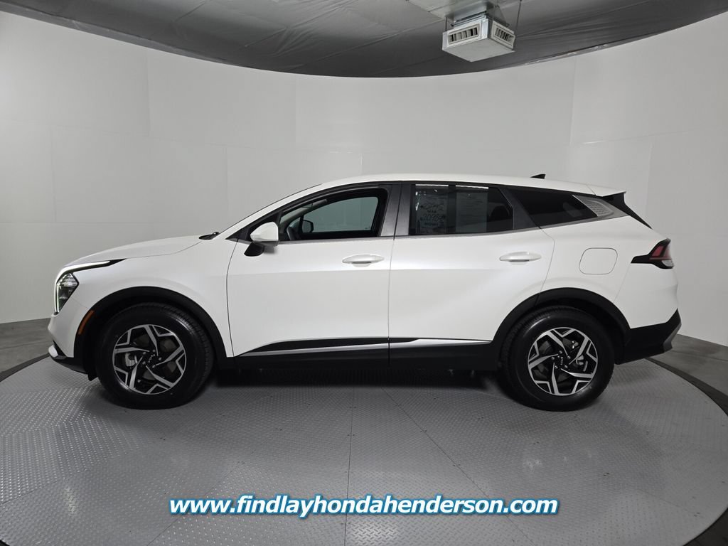 Used 2023 Kia Sportage LX FWD image 3