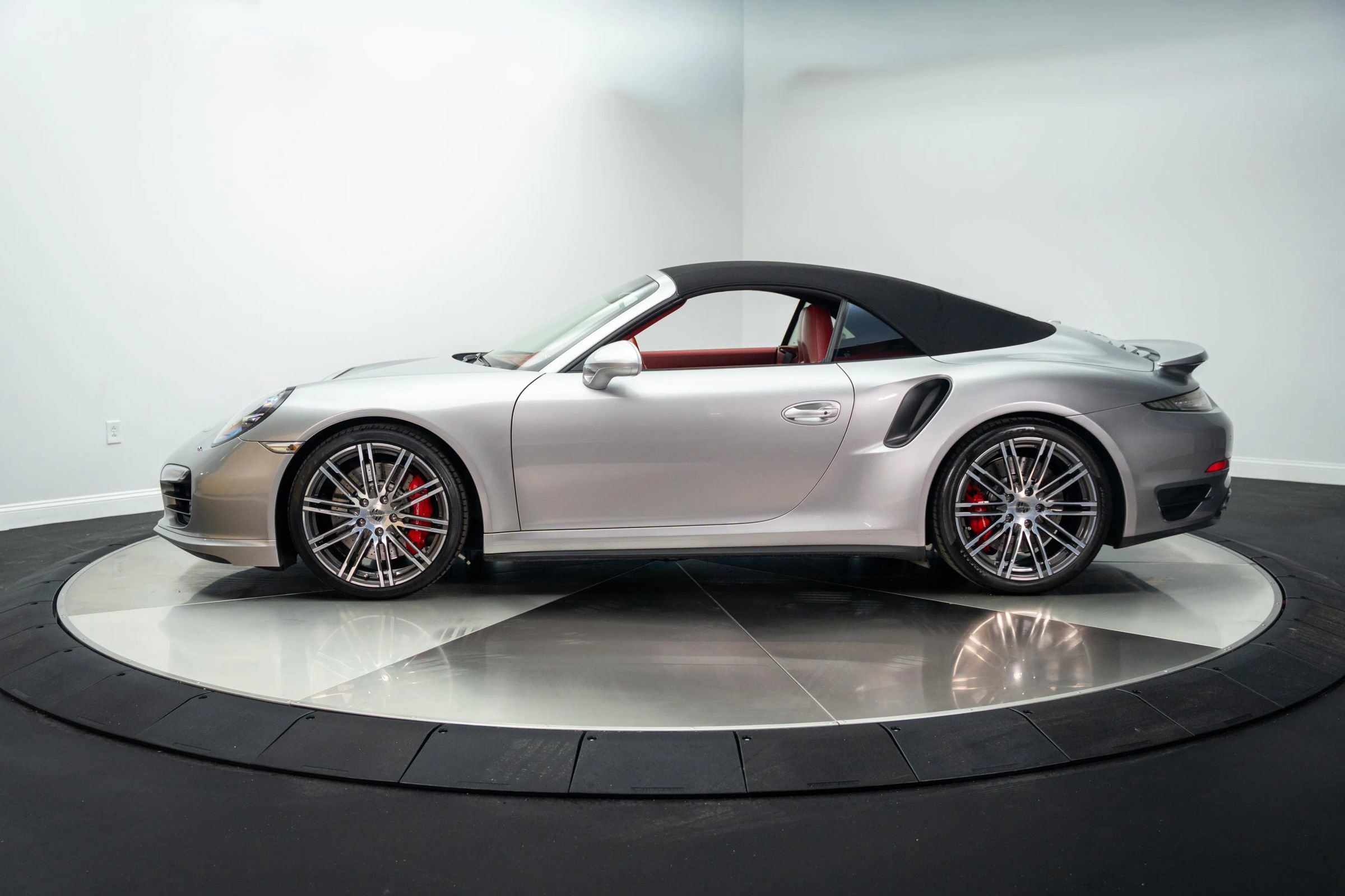 Used 2015 Porsche 911 Turbo image 7