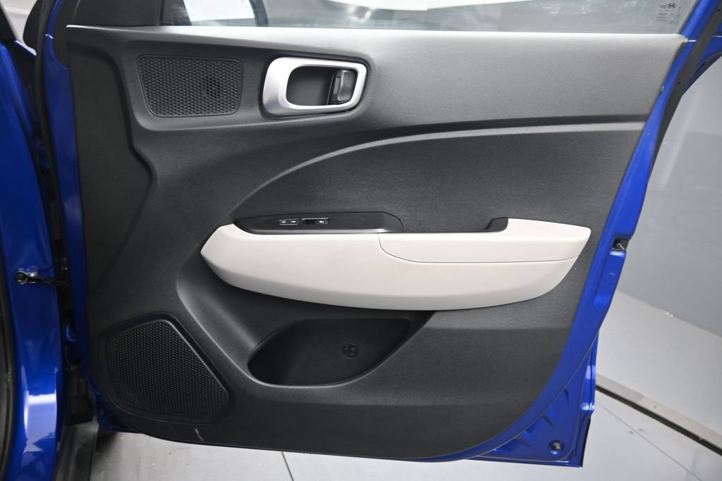 Used 2024 Hyundai Venue SEL FWD image 30