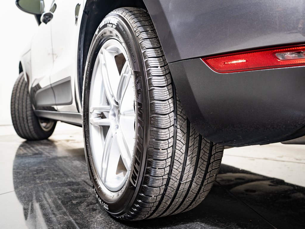 Certified 2018 Porsche Macan image 47