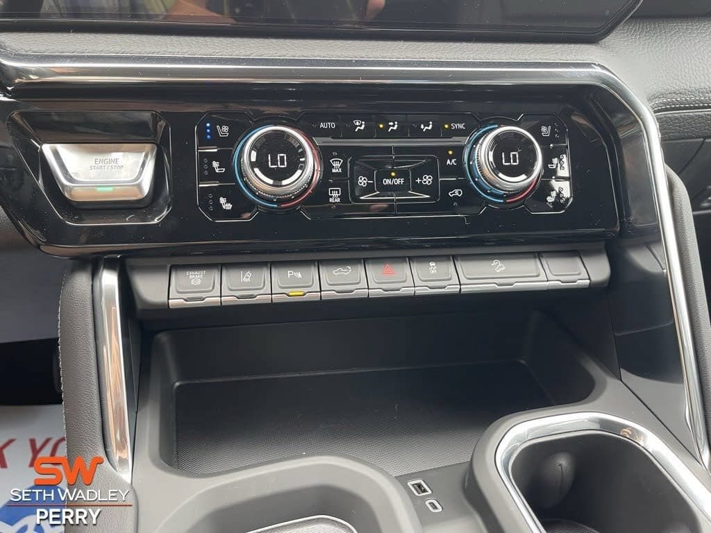 New 2025 GMC Sierra 2500 Denali w/ Denali Reserve Package AWD/4WD image 31