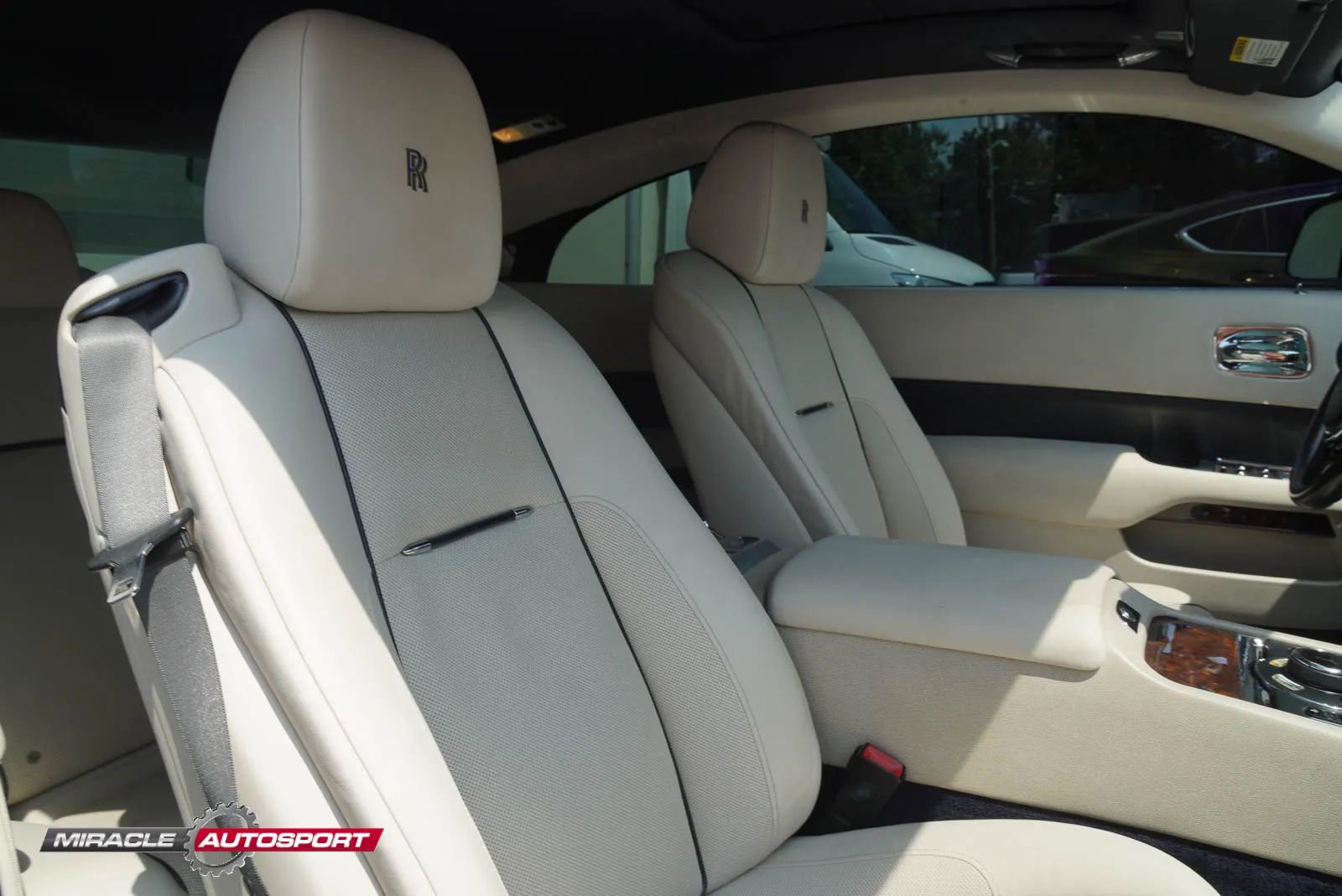 Used 2015 Rolls-Royce Wraith image 25