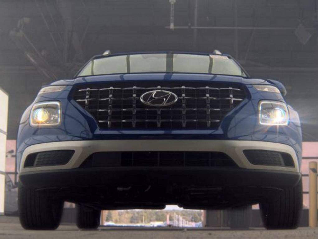 Used 2025 Hyundai Venue Limited FWD image 3