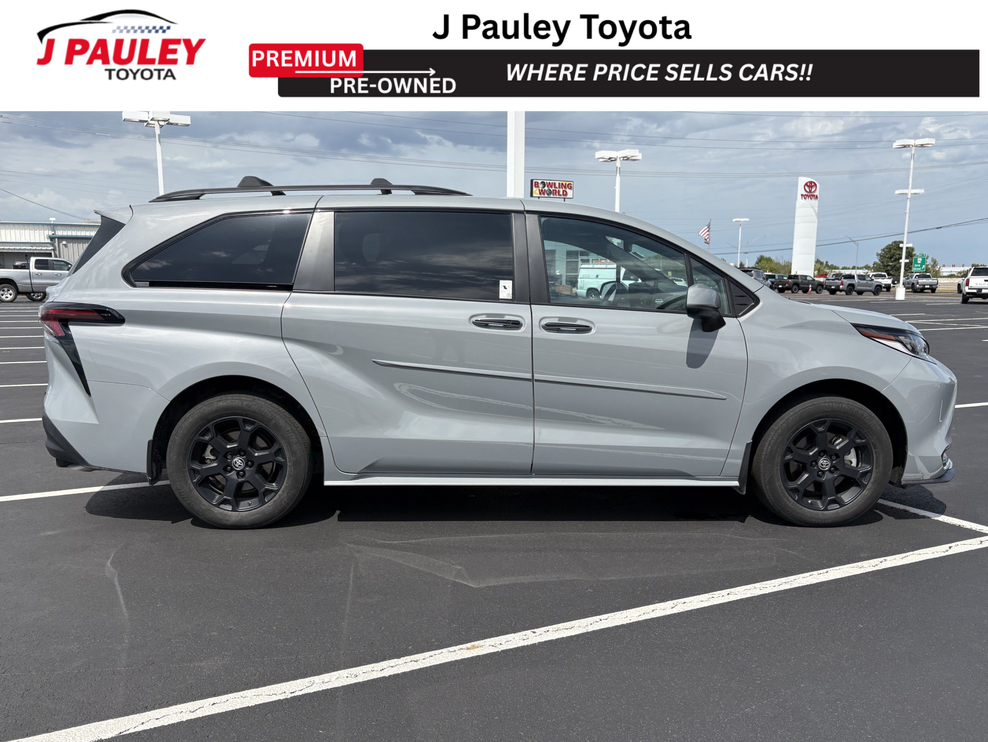 Certified 2025 Toyota Sienna XLE Woodland Edition AWD/4WD image 4