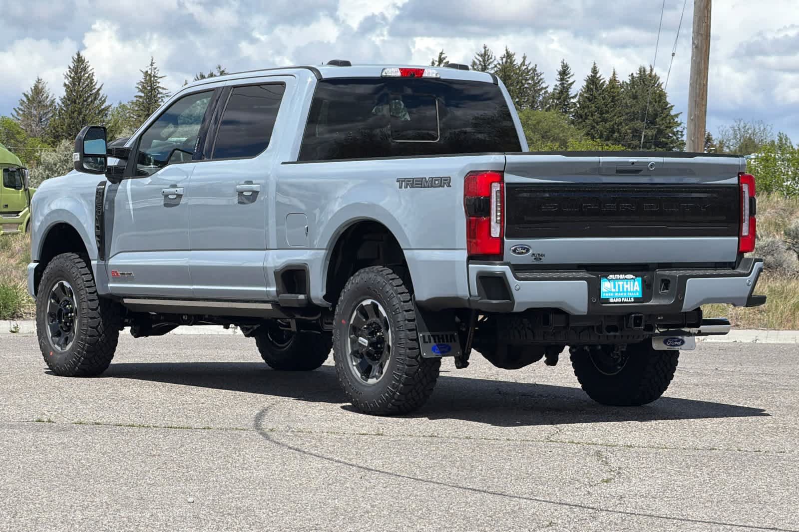 Used 2026 Ford F350 Platinum w/ Tremor Off-Road Package AWD/4WD image 6