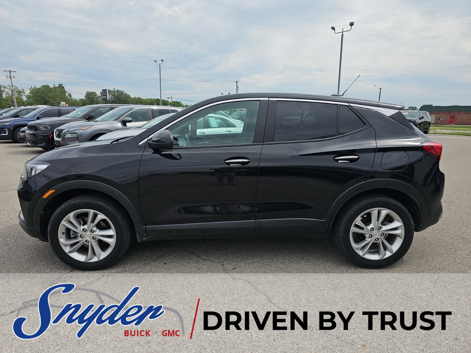 Used 2023 Buick Encore GX Preferred w/ Cold Weather Comfort Package AWD/4WD image 4
