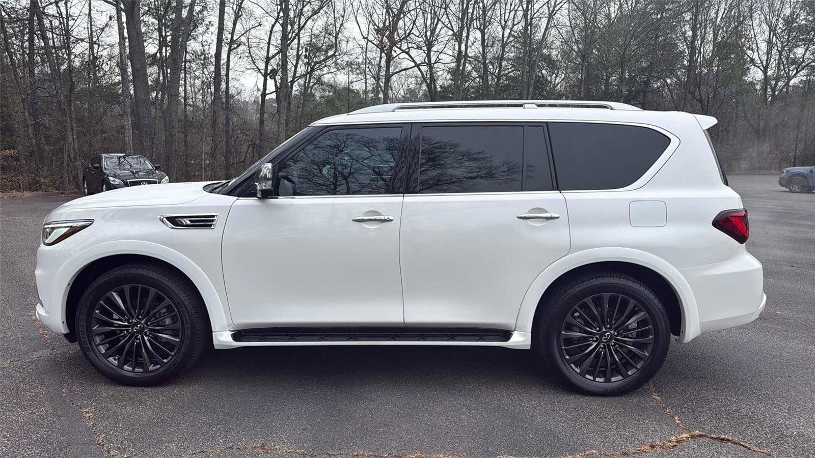 Used 2023 INFINITI QX80 Sensory w/ All-Season Package image 8