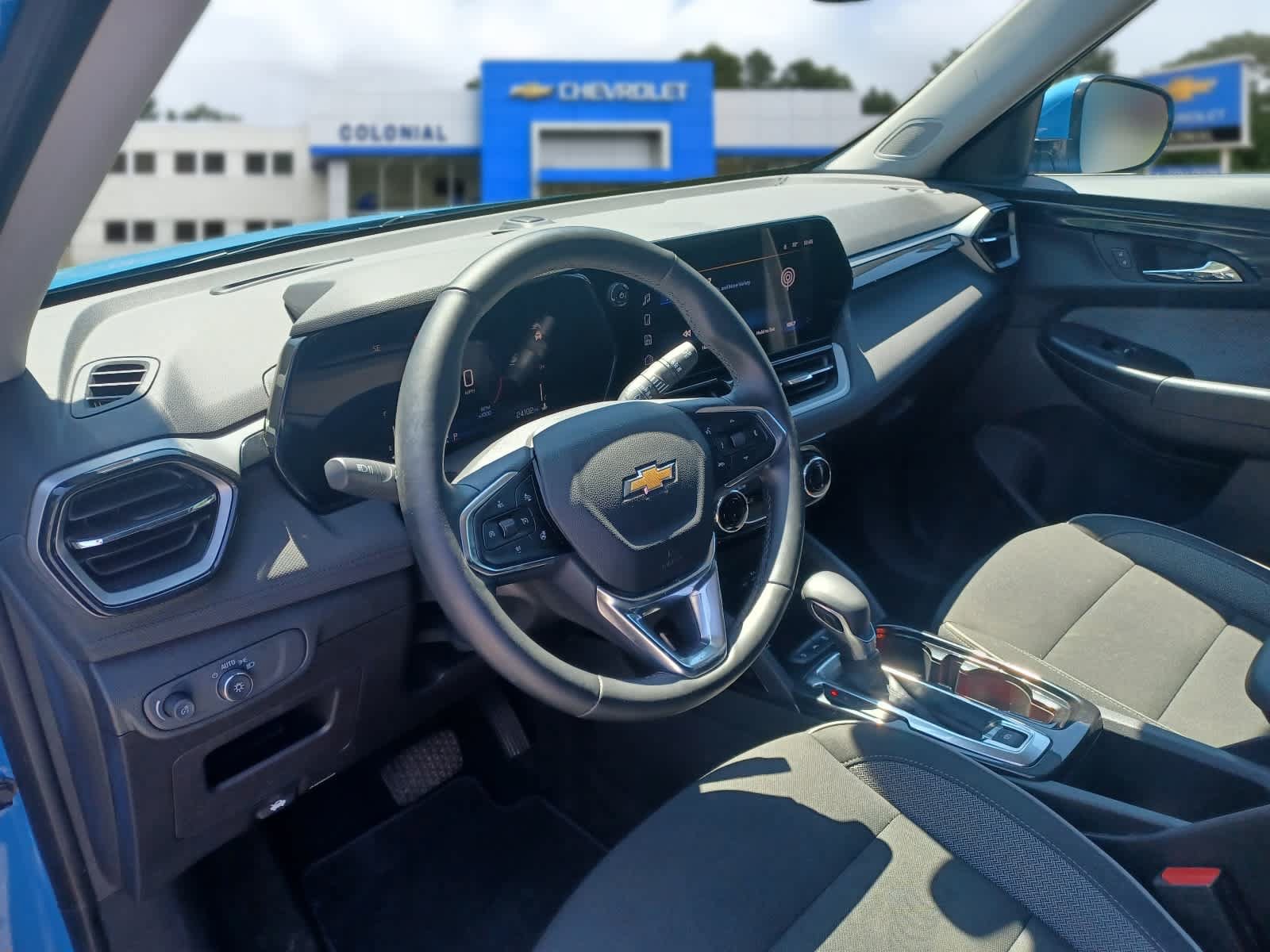 Used 2024 Chevrolet TrailBlazer LT w/ Convenience Package AWD/4WD image 8