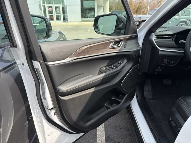 New 2026 Jeep Grand Cherokee Limited w/ Limited Altitude Package AWD/4WD image 12