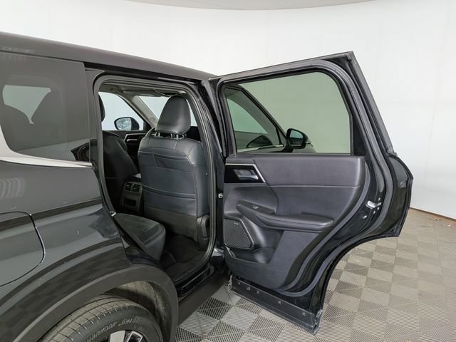 Used 2025 Mitsubishi Outlander SE AWD/4WD image 33