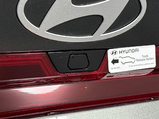 Used 2025 Hyundai Elantra Sport FWD image 39