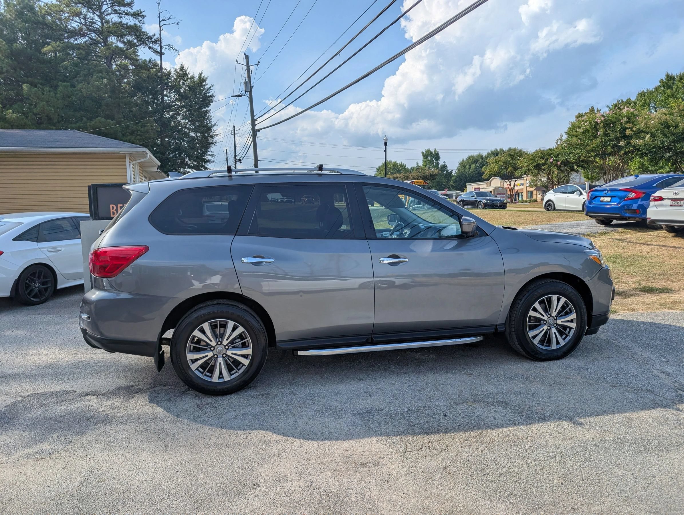 Used 2019 Nissan Pathfinder SL AWD/4WD image 5
