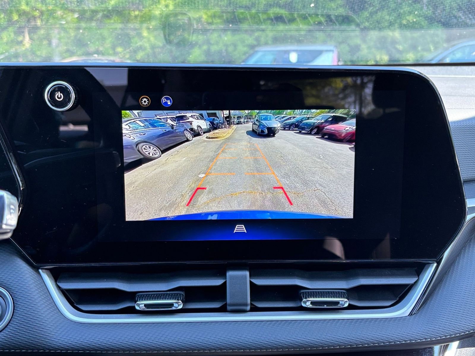 Used 2025 Chevrolet Equinox LT FWD image 24