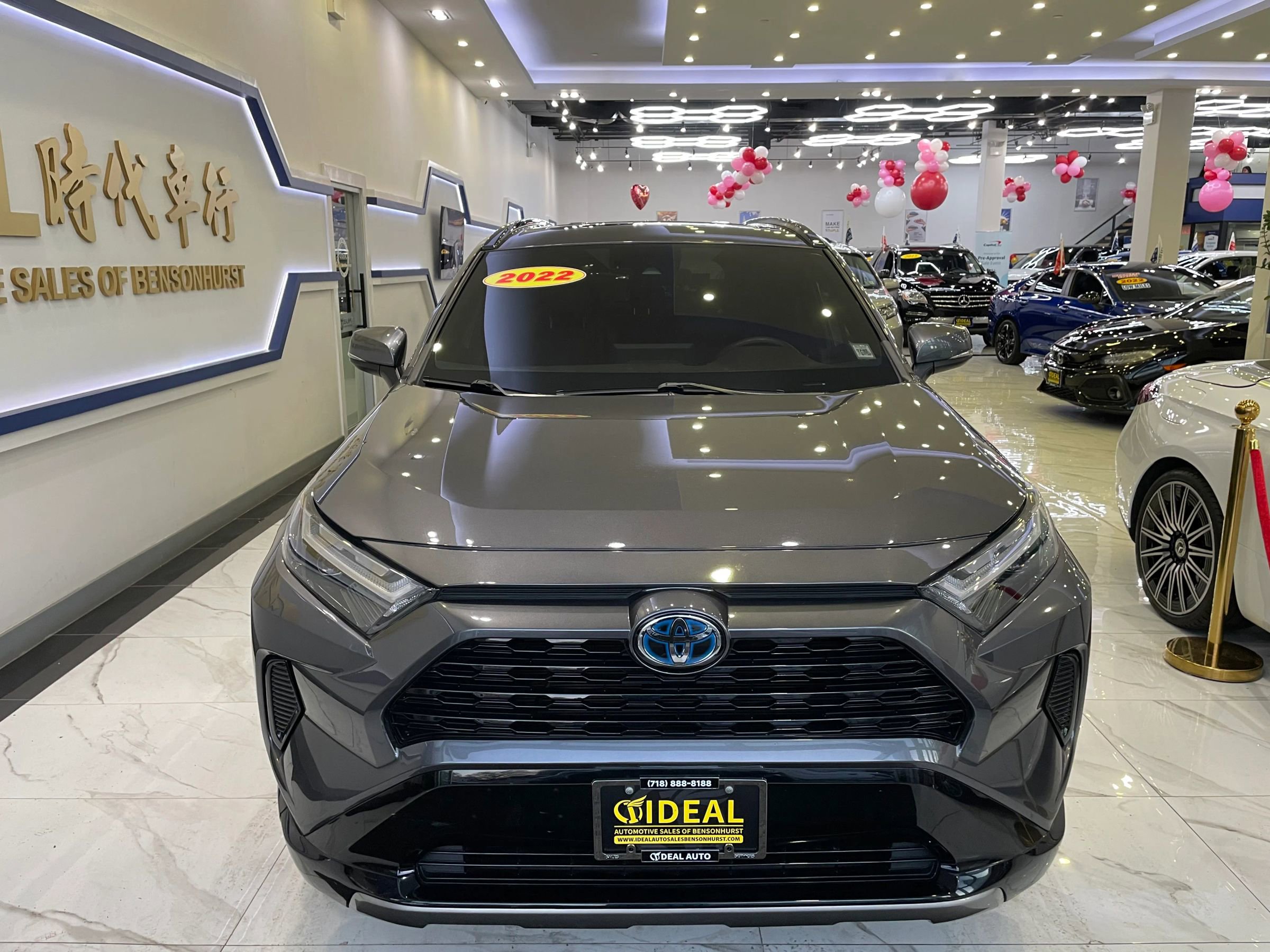 Used 2022 Toyota RAV4 SE w/ Convenience Package image 2