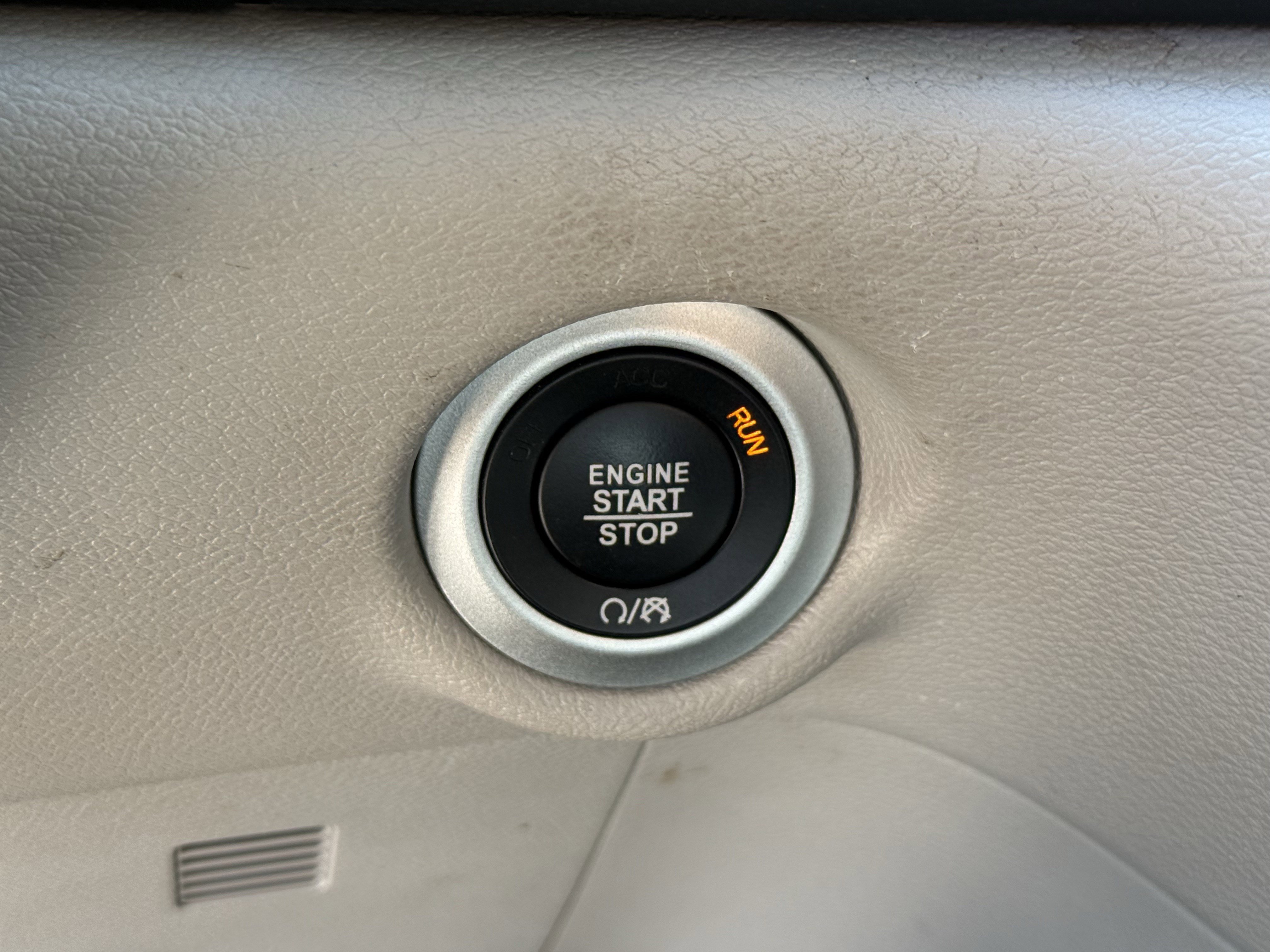 Used 2022 Chrysler Voyager LX image 24