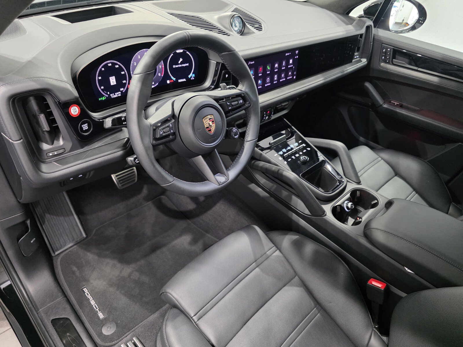 Used 2025 Porsche Cayenne GTS AWD/4WD image 7