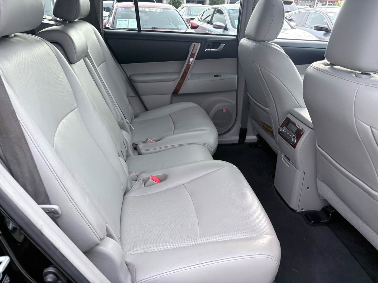 Used 2013 Toyota Highlander Limited AWD/4WD image 16