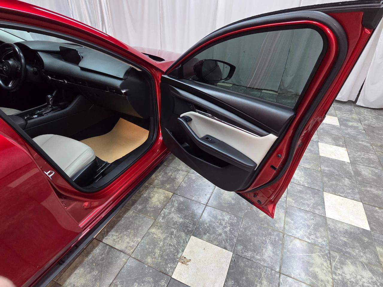 Used 2021 MAZDA MAZDA3 s FWD image 10