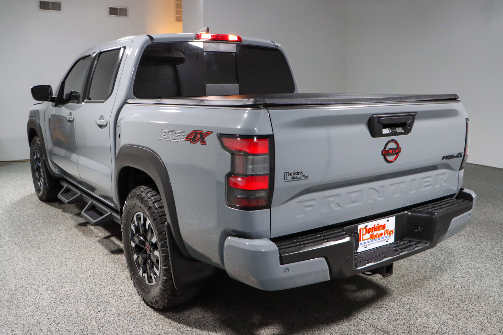 Used 2023 Nissan Frontier PRO-4X w/ Technology Package image 9