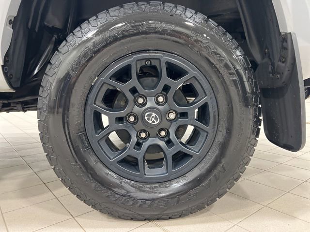 Used 2020 Toyota Tacoma SR5 w/ Technology Package image 22
